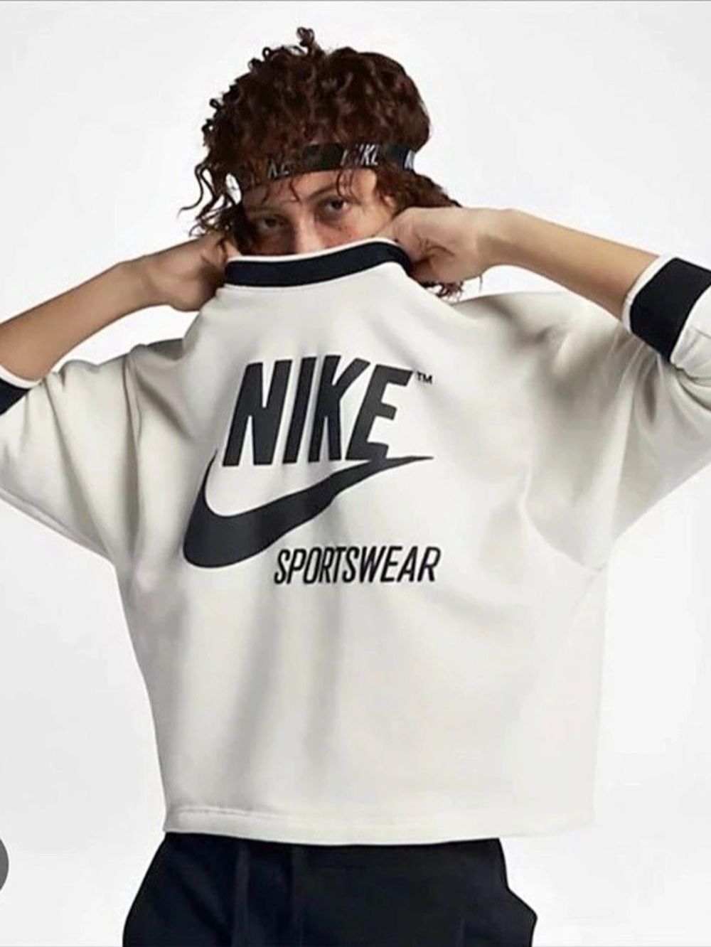 Nike Sportswear Logo Sweatshirt in White & Black Size Small